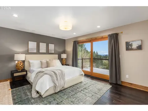 4416 SW Chesapeak Avenue Portland OR 97239