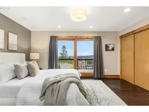 4416 SW Chesapeak Avenue Portland OR 97239