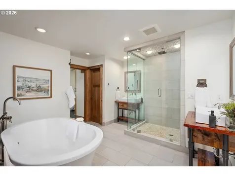 4416 SW Chesapeak Avenue Portland OR 97239