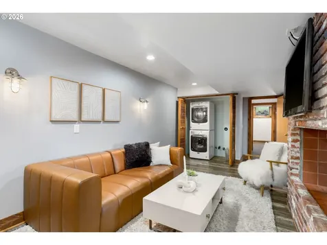 4416 SW Chesapeak Avenue Portland OR 97239