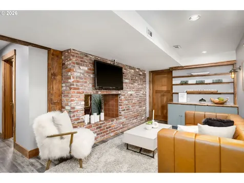 4416 SW Chesapeak Avenue Portland OR 97239