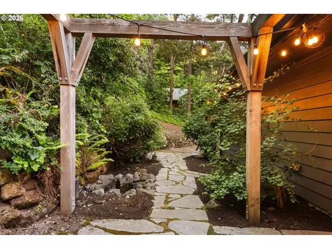 4416 SW Chesapeak Avenue Portland OR 97239
