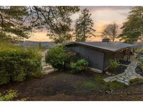 4416 SW Chesapeak Avenue Portland OR 97239