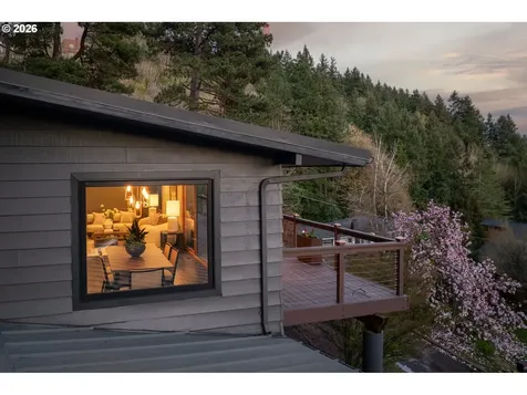 4416 SW Chesapeak Avenue Portland OR 97239