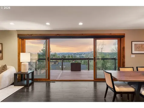 4416 SW Chesapeak Avenue Portland OR 97239