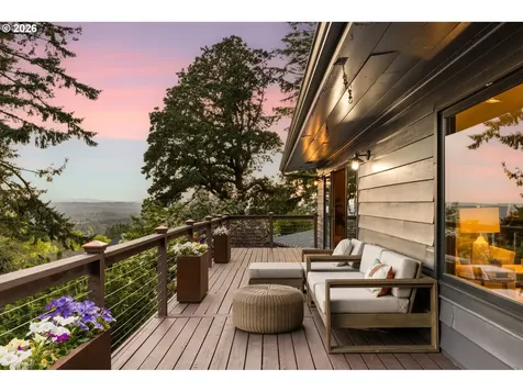 4416 SW Chesapeak Avenue Portland OR 97239