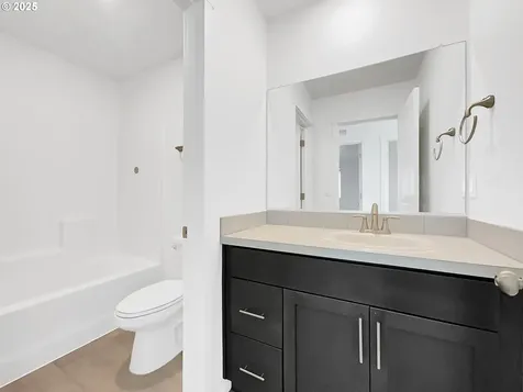 1910 Mccallum Lane Woodburn OR 97071