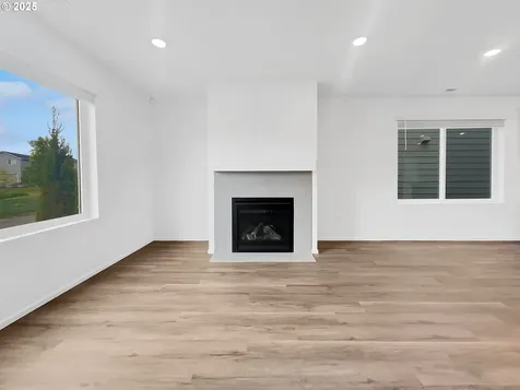 1910 Mccallum Lane Woodburn OR 97071
