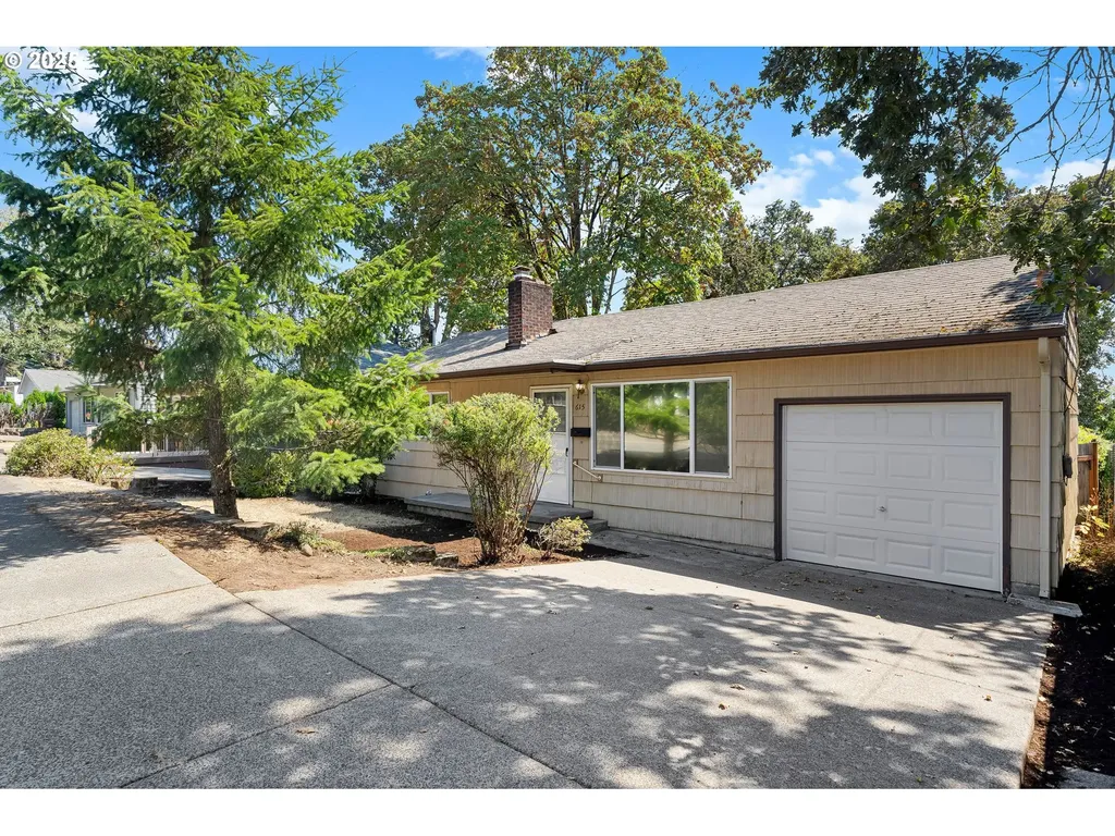 615 E Gloucester Street Gladstone OR 97027