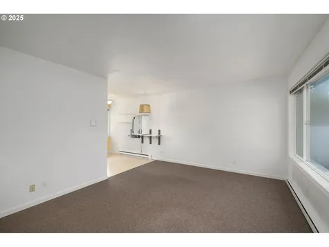 615 E Gloucester Street Gladstone OR 97027