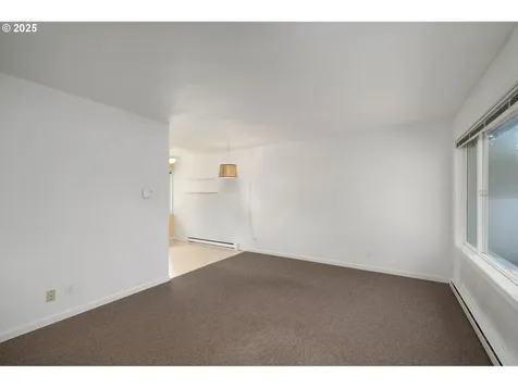 615 E Gloucester Street Gladstone OR 97027