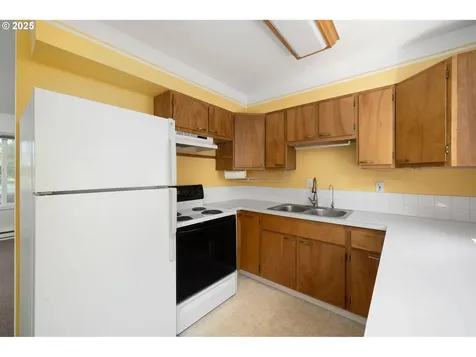 615 E Gloucester Street Gladstone OR 97027