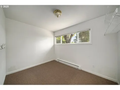 615 E Gloucester Street Gladstone OR 97027