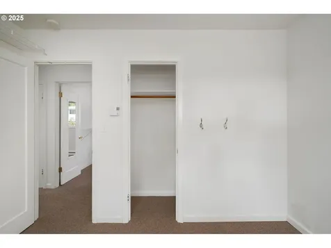 615 E Gloucester Street Gladstone OR 97027