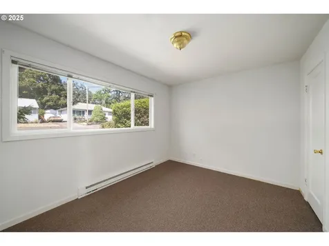 615 E Gloucester Street Gladstone OR 97027