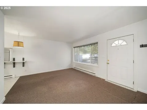 615 E Gloucester Street Gladstone OR 97027