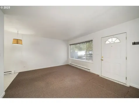 615 E Gloucester Street Gladstone OR 97027