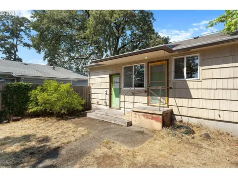 615 E Gloucester Street Gladstone OR 97027