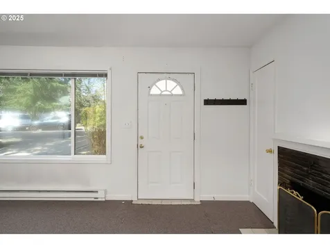 615 E Gloucester Street Gladstone OR 97027
