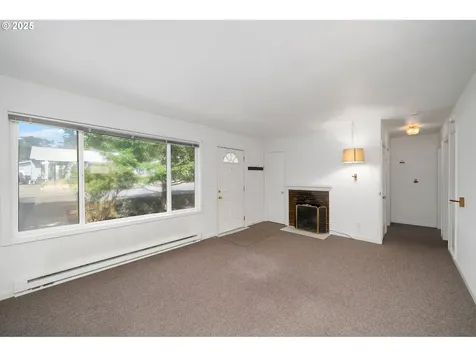 615 E Gloucester Street Gladstone OR 97027