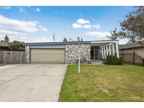 3123 Oak Street North Bend OR 97459