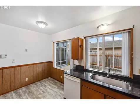 3123 Oak Street North Bend OR 97459