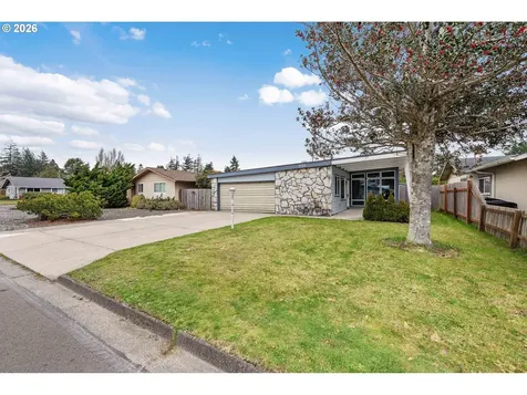 3123 Oak Street North Bend OR 97459