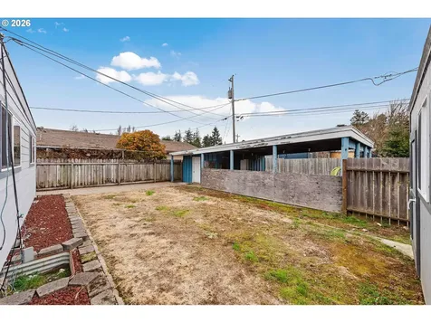 3123 Oak Street North Bend OR 97459