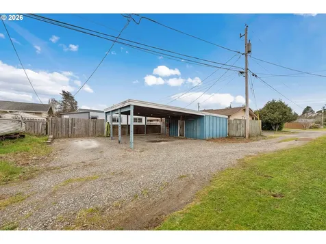 3123 Oak Street North Bend OR 97459