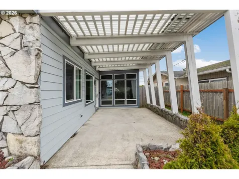 3123 Oak Street North Bend OR 97459