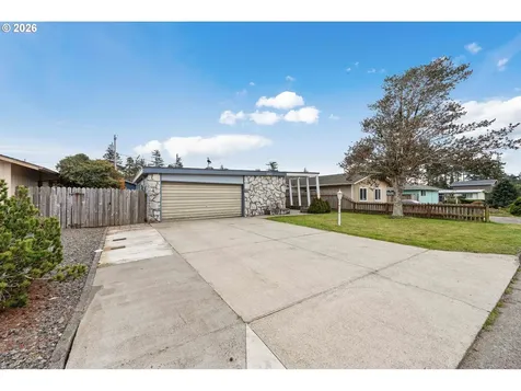 3123 Oak Street North Bend OR 97459