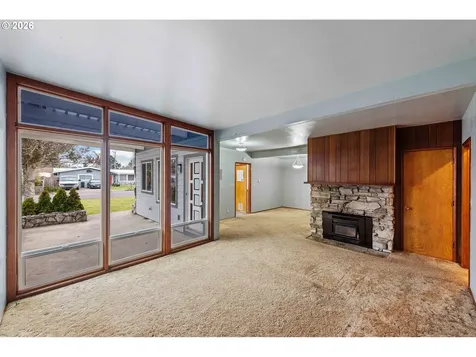 3123 Oak Street North Bend OR 97459