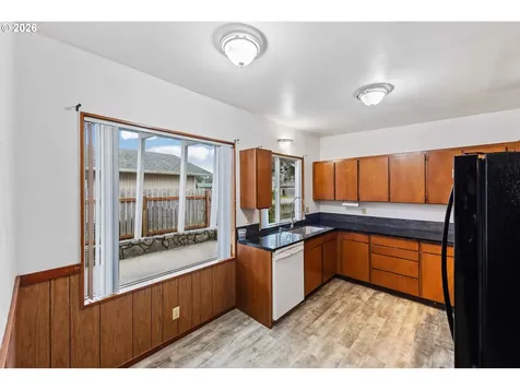 3123 Oak Street North Bend OR 97459