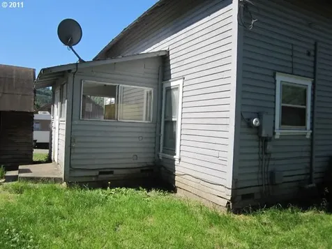1725 SE Mill Street Roseburg OR 97470