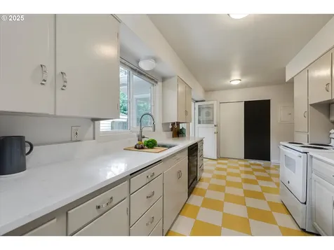 8805 SW Willow Lane Portland OR 97225
