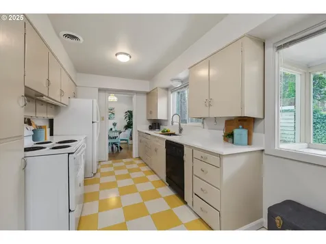 8805 SW Willow Lane Portland OR 97225