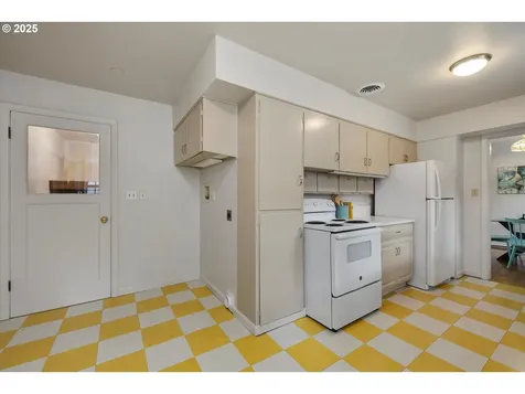 8805 SW Willow Lane Portland OR 97225