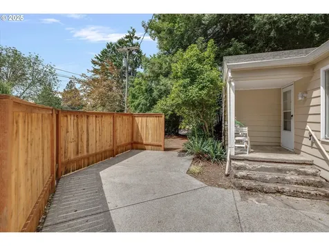 8805 SW Willow Lane Portland OR 97225