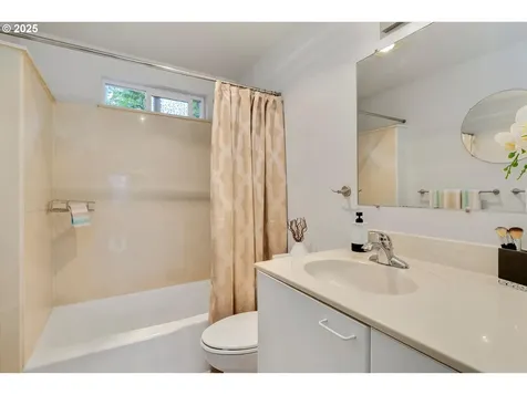 8805 SW Willow Lane Portland OR 97225