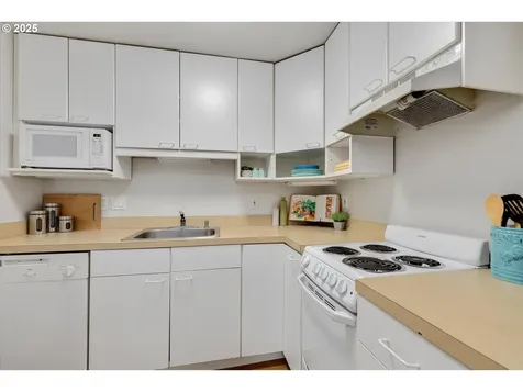 8805 SW Willow Lane Portland OR 97225