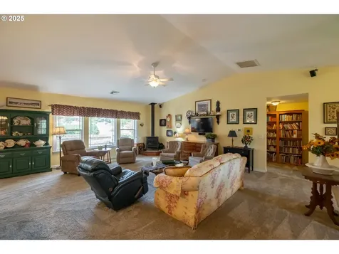 27835 Meridian Heights Loop Sweet Home OR 97386