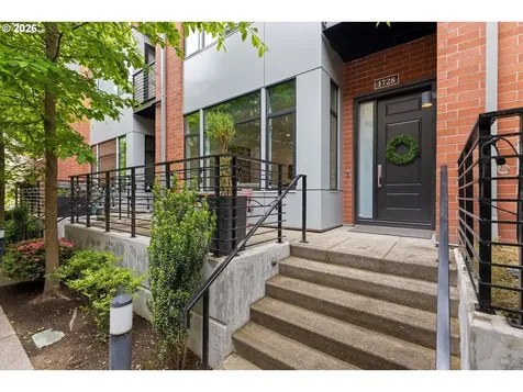 1728 NW Riverscape Street Portland OR 97209