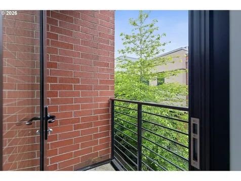 1728 NW Riverscape Street Portland OR 97209