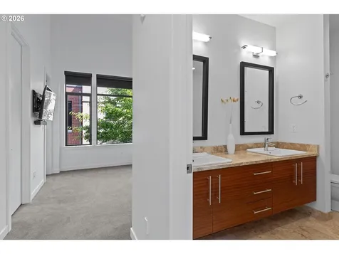 1728 NW Riverscape Street Portland OR 97209
