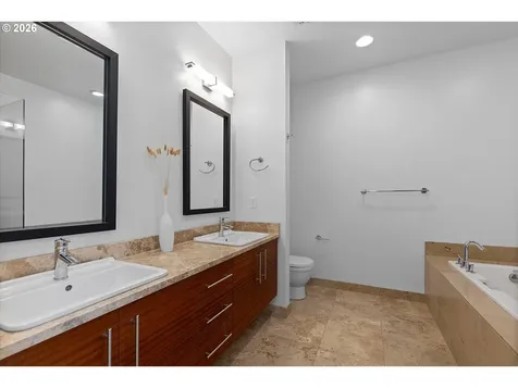 1728 NW Riverscape Street Portland OR 97209