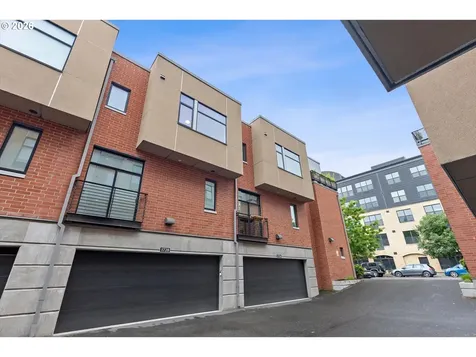 1728 NW Riverscape Street Portland OR 97209