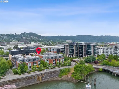 1728 NW Riverscape Street Portland OR 97209