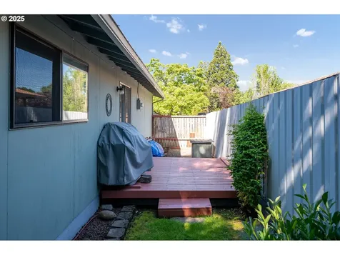 10904 SW 62nd Place Portland OR 97219