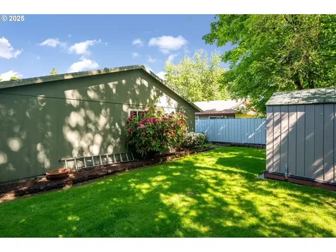 10904 SW 62nd Place Portland OR 97219
