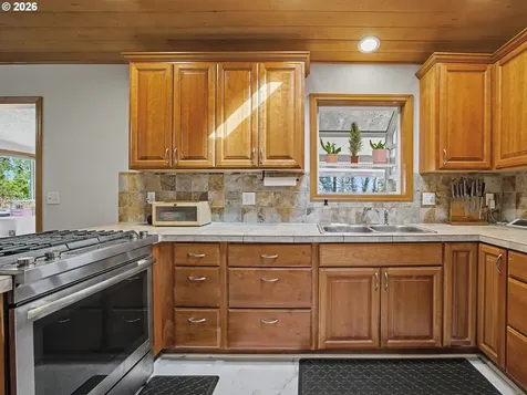 907 SW Halsey Street Troutdale OR 97060